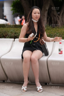 奶胖吞云吐雾很自在48P