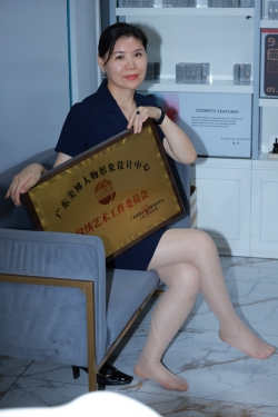 美容院店韵味肉丝老板娘39p