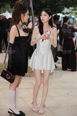 白色吊带A字裙109P