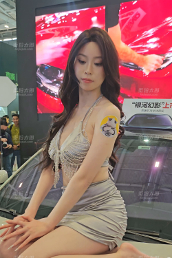 车顶的丰胸玉足视11min