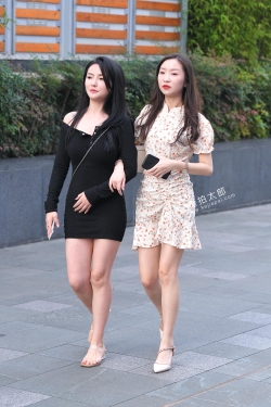 短裙闺蜜 21-09-07-36P