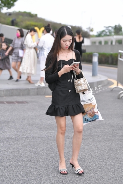 黑裙亚力山大王凉拖美女 21-10-29-100P