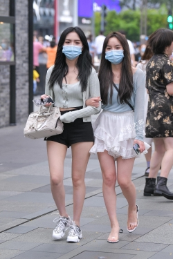 白裙短裤闺蜜 21-08-15-58P