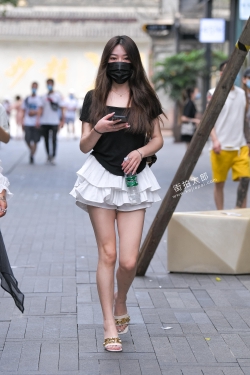 白短裙凉拖美腿 21-07-28-166P