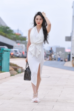 开叉白长裙 21-04-18-81P