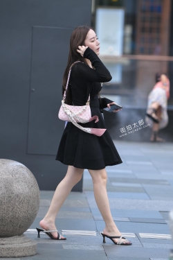 黑裙凉拖美女 21-09-05-98P