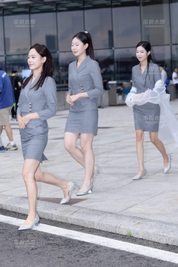 LB242-68P 成都车展-馆内偶遇几个礼仪小姐姐
