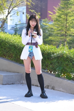 长袜热裤妹子 20-10-27-84P