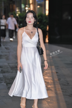 吊带白裙低胸 21-08-21-72P2