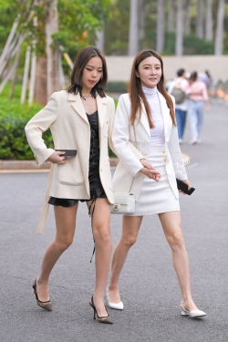 黑白短裙高跟闺蜜 21-04-18-37P