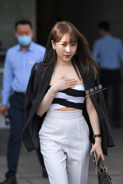 裹胸美女 21-04-12-56P