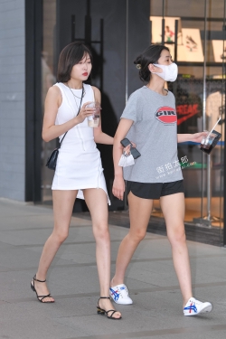 白短裙美腿 21-08-11-58P