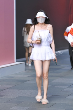 吊带白裙热裤 21-07-30-83P