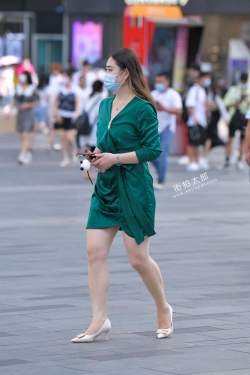 绿裙高跟鞋 21-08-18-54P