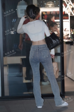 年纪小小 腰臀比完美 220819-9 53p