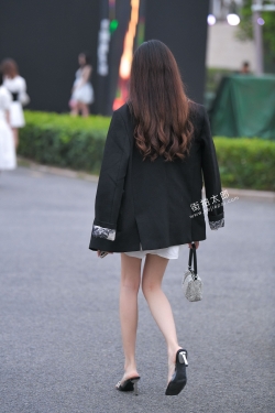 白短裙透明高跟 21-04-18-40P2