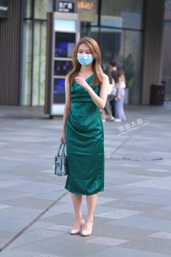 绿色长裙 21-08-18-130P
