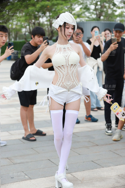 好艺术的妹子【套图➕单反视频】