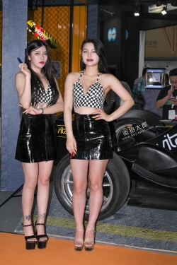 马赛克黑皮裙 19-04-14-48P