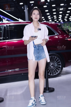 25829-6=38 爱穿LV的热裤女主播