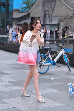 牛仔热裤美女 21-09-04-40P