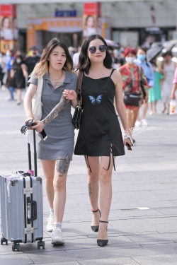 吊带黑裙高跟 21-08-29-44P