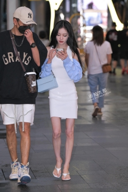白短裙白鞋 21-08-22-54P